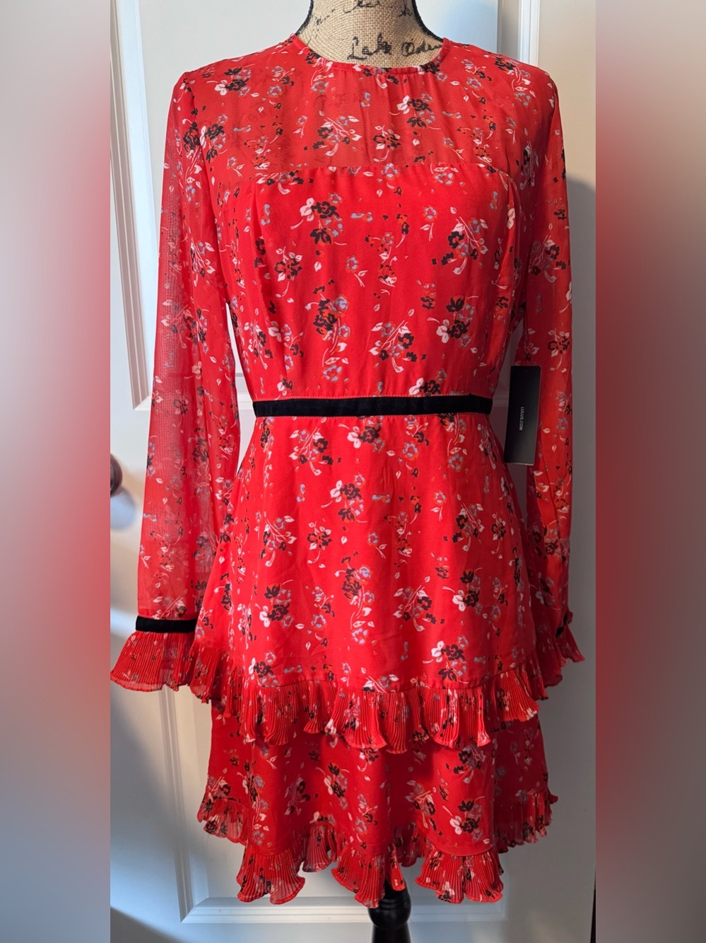 Lulus Red Floral Long-Sleeve Tiered Ruffle Dress. Women’s size M